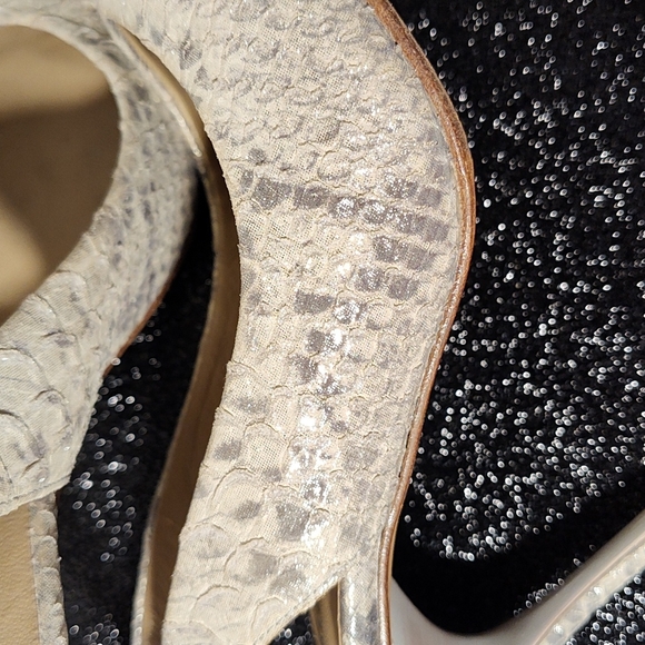 Donald J. Pliner - Picture 3 of 7